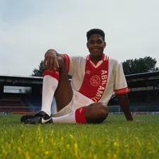 Thumbnail for article: 'Ajax-tijd biedt Kluivert houvast bij belangrijke Barça-missie'
