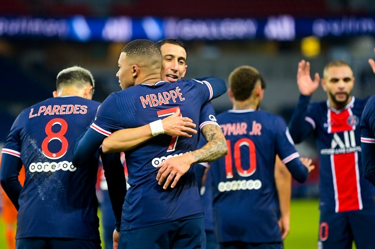 Mbappé en Di María stelen de show bij Paris Saint-Germain