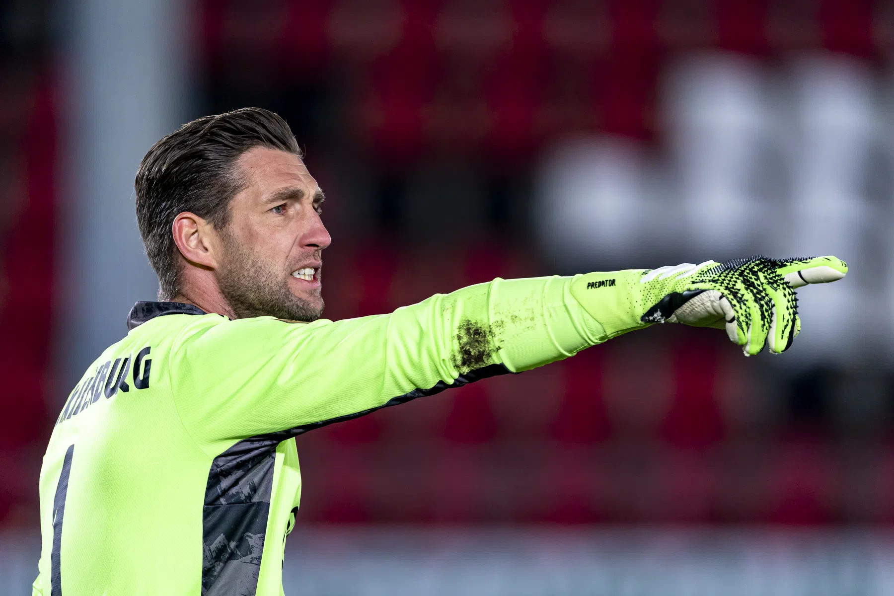 Van der Sar spreekt vertrouwen in Stekelenburg uit na schorsing Onana