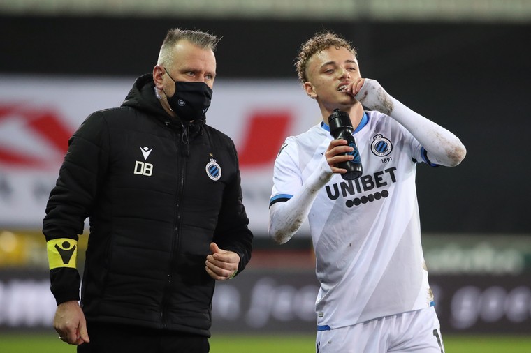 Lang voltooit bijzondere hattrick met indrukwekkende score