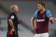 Thumbnail for article: Engelse voetbalwereld is klaar met VAR: 'Het is weer de Mike Dean-show'