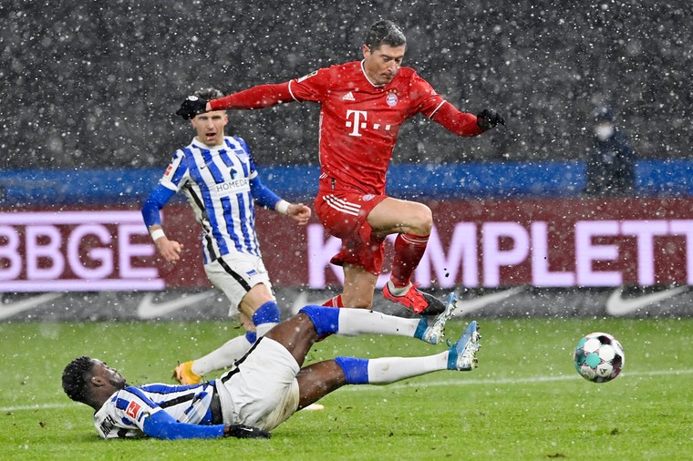 Samenvatting: Lewandowski bewijst ook maar mens te zijn