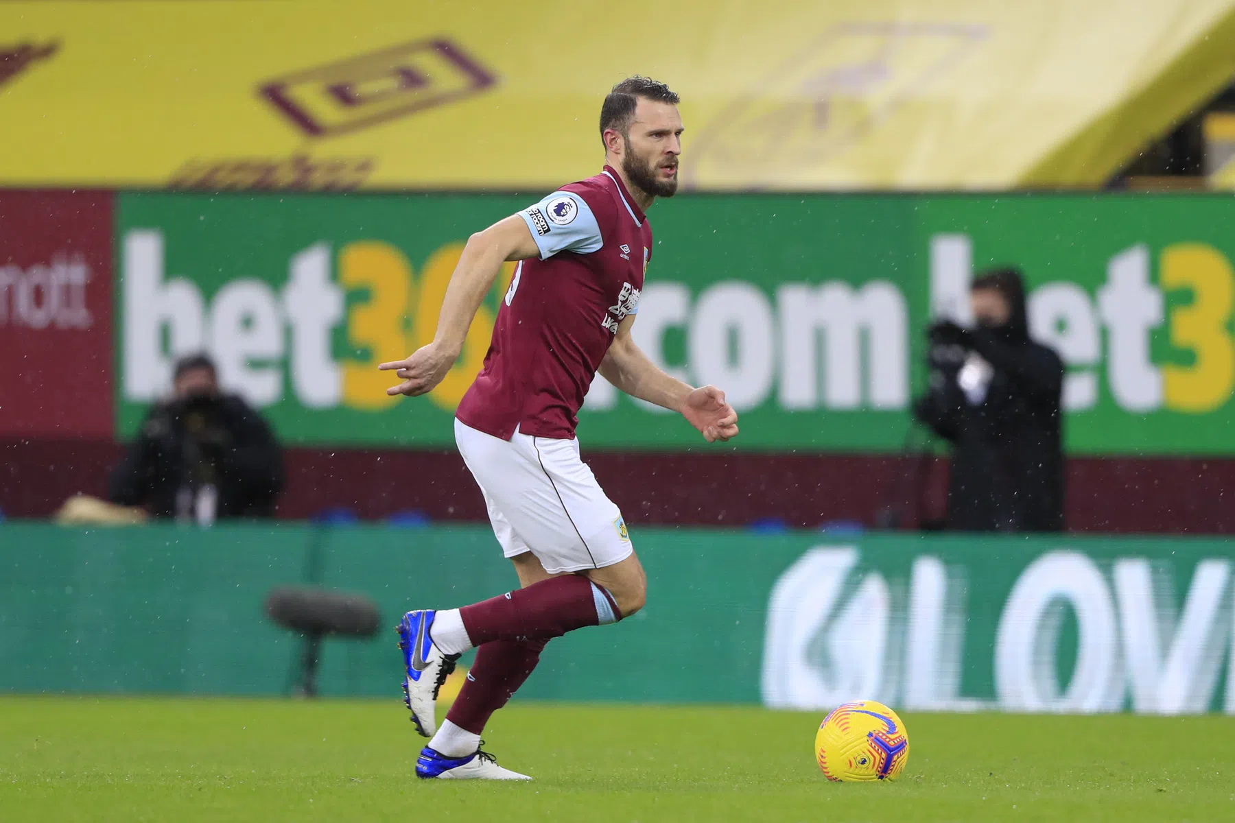 Burnley ontsnapt aan fatale blunder met geschorste Pieters