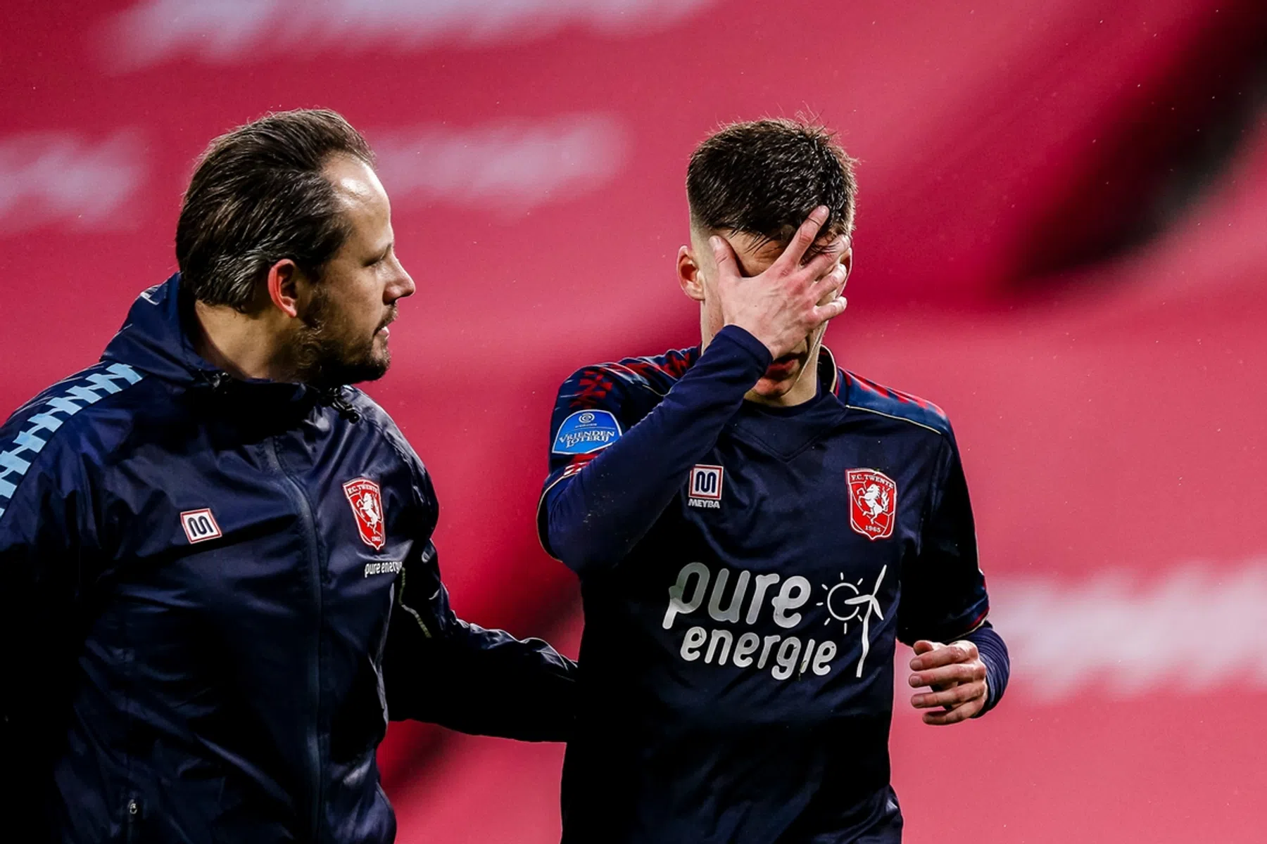 Kopstoot tegen PSV komt Twente-middenvelder Ilic duur te staan