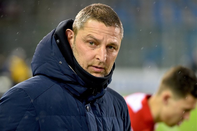 AZ ziet weer trainer vertrekken: Vonk verlengt contract niet