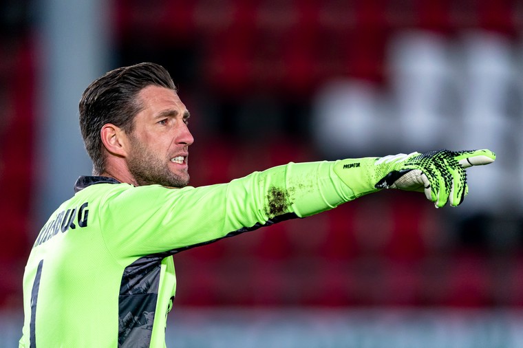 Ajax met Stekelenburg, Unnerstall weer onder de lat bij PSV