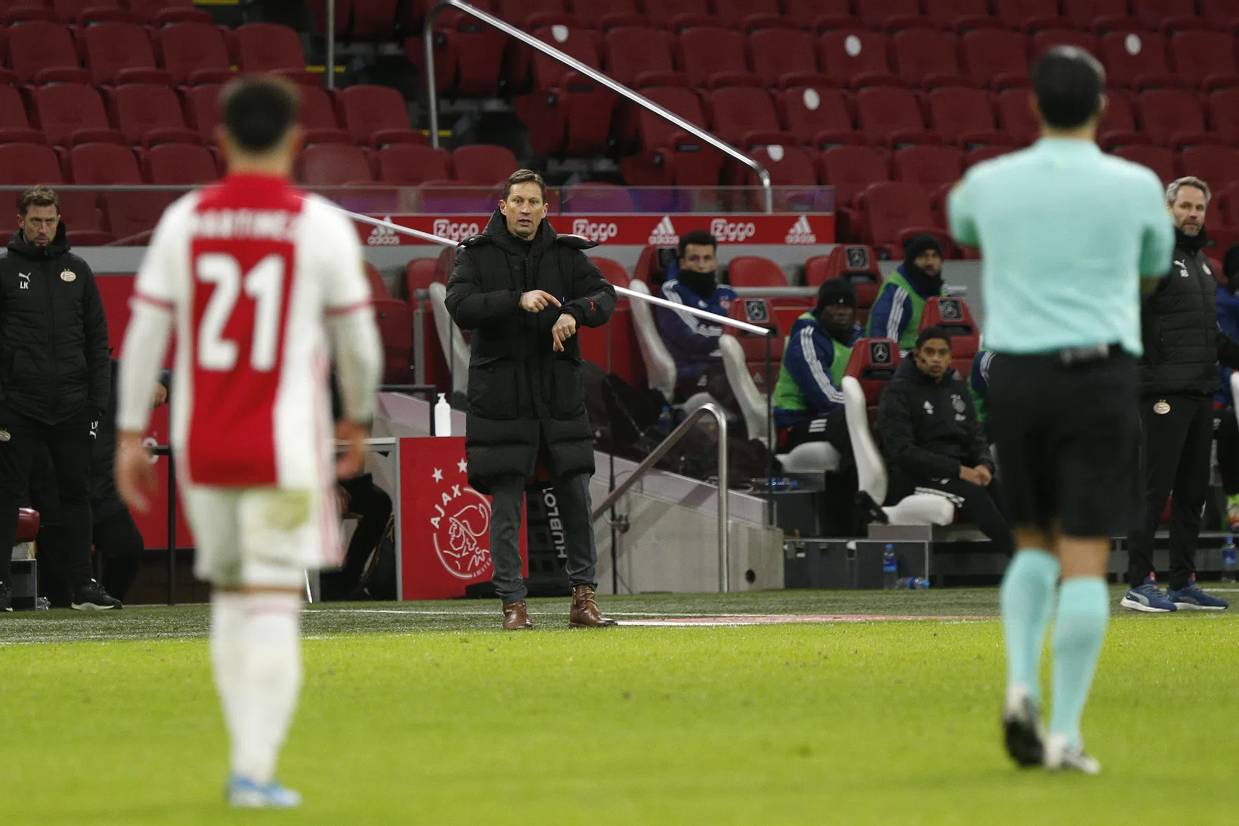 Schmidt oordeelt hard over bekeruitschakeling PSV tegen Ajax