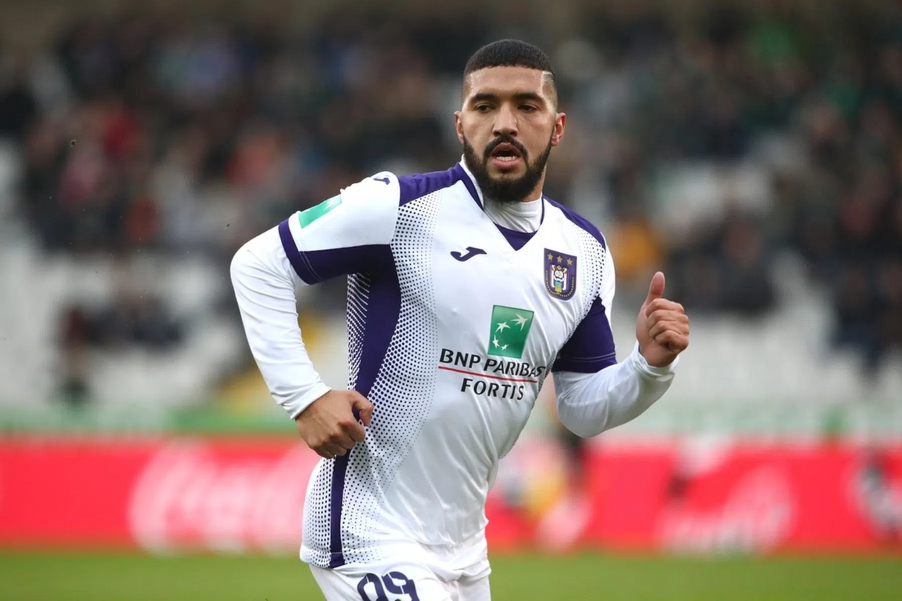 Bakkali moet door opmerkelijke blessure langer wachten op debuut