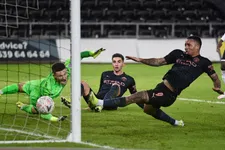 Thumbnail for article: Curieuze goal Walker leidt probleemloze bekeravond in voor Man City