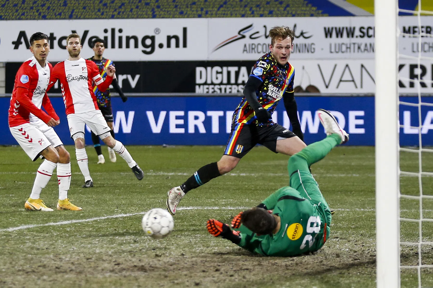 Carnaval in Waalwijk: sublieme kanonskogel dompelt FC Emmen in rouw