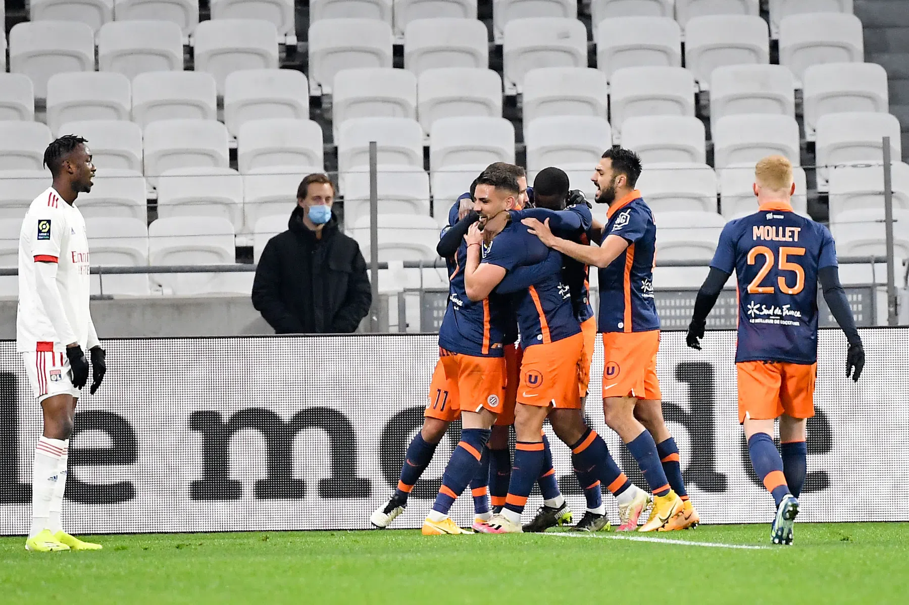 Montpellier verpest verjaardag Memphis, PSG profiteert optimaal