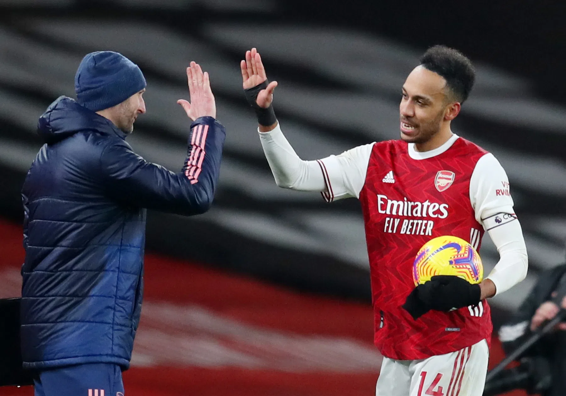 Aubameyang en Berghuis maken het thuisfront blij op Valentijnsdag