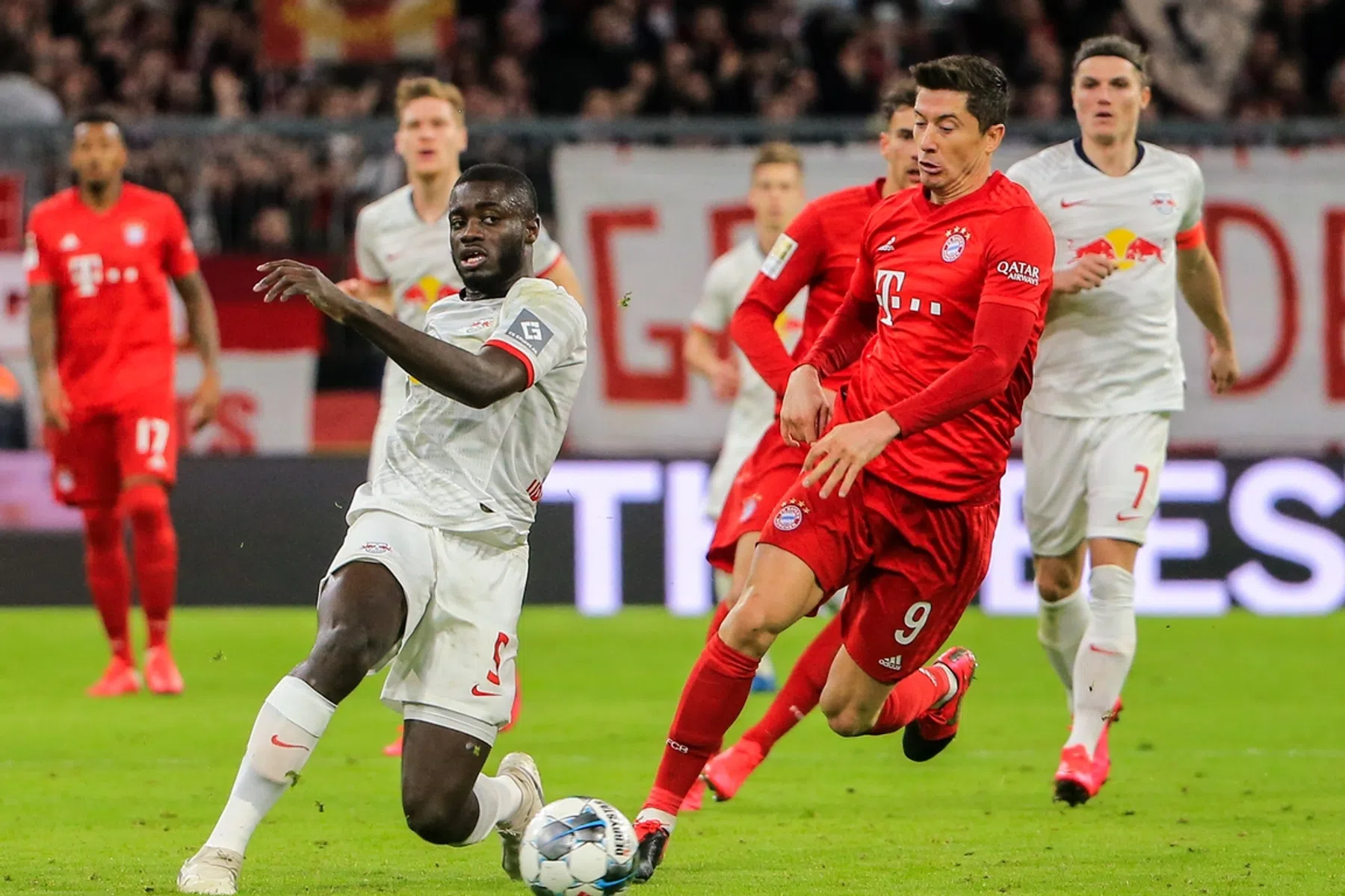 Bayern rondt miljoenentransfer af: Upamecano komt over van Leipzig