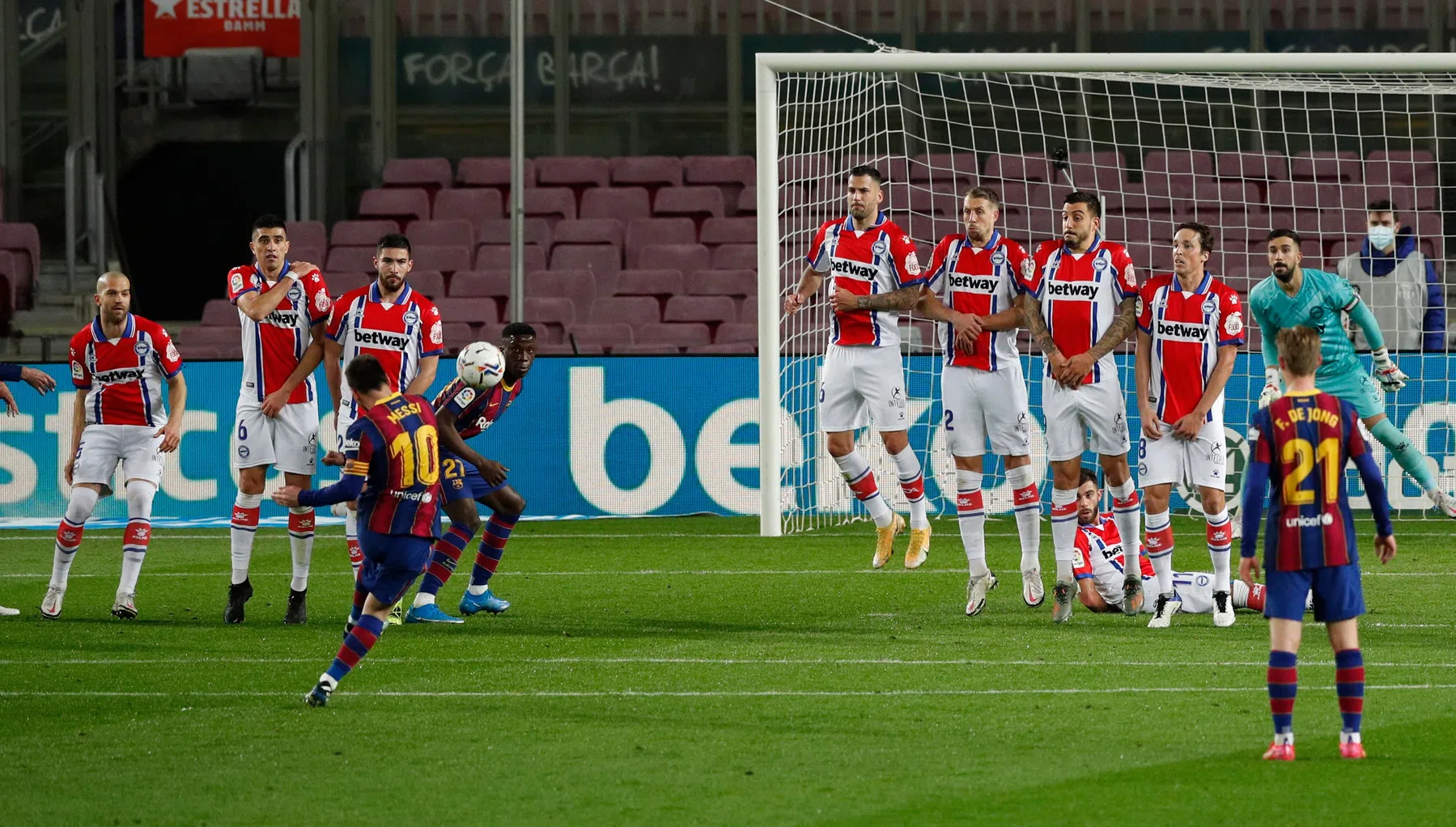 Kijk naar Messi! Kijk naar Messi! KIJK NAAR MESSI!