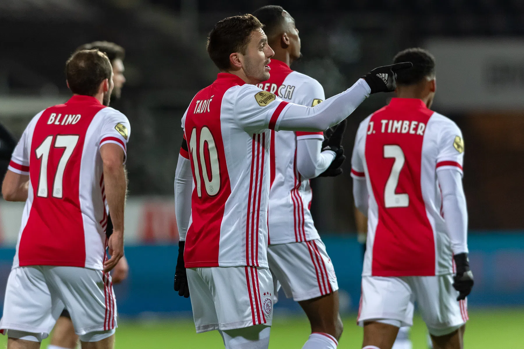 Voorsprong Ajax neemt historische vormen aan
