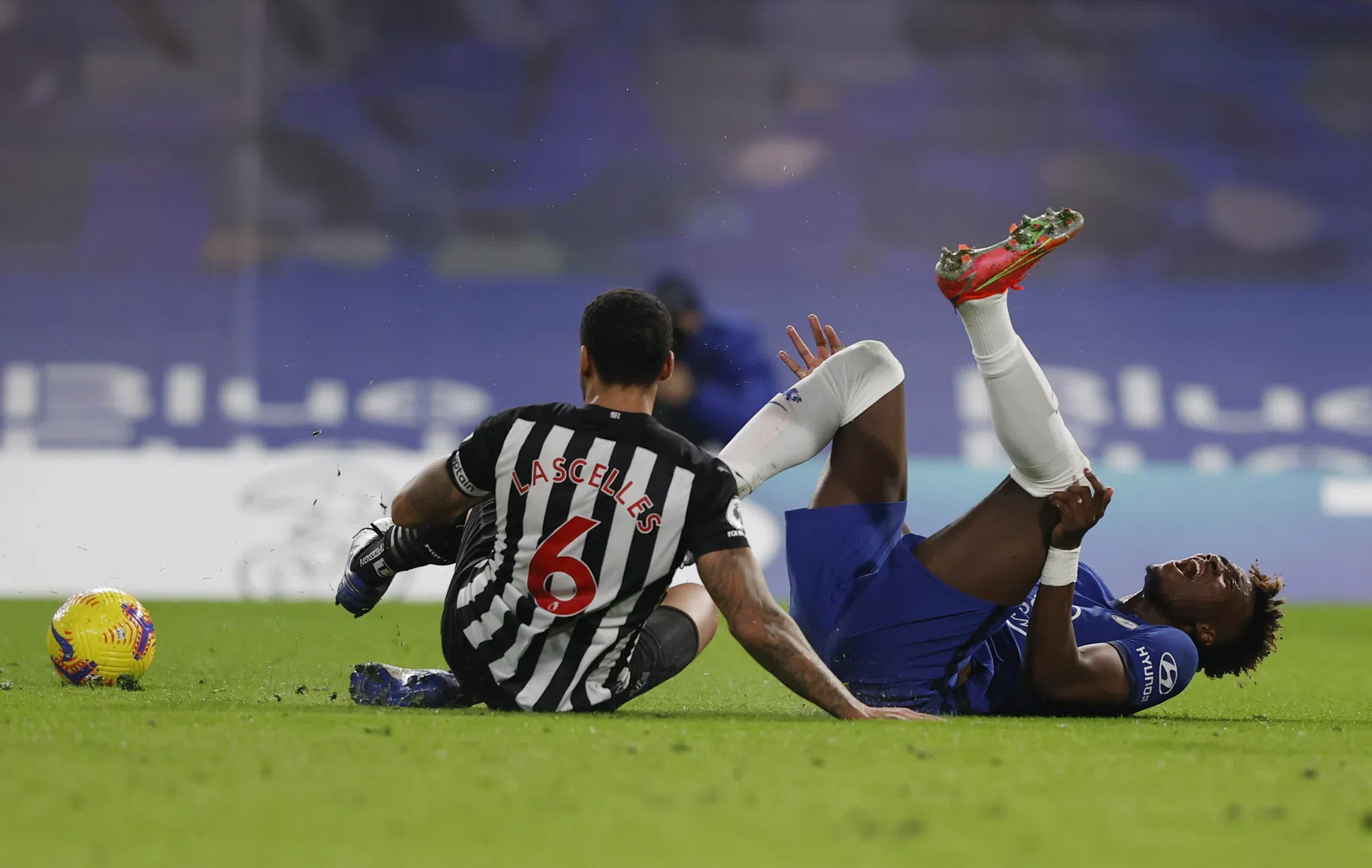 Woede en zorgen bij Chelsea na 'roekeloze' overtreding op Abraham
