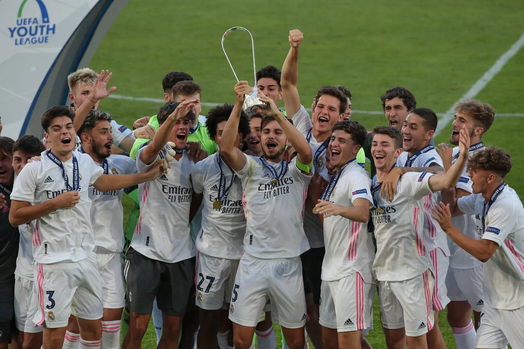 Ajax en AZ krijgen duidelijkheid: streep door UEFA Youth League