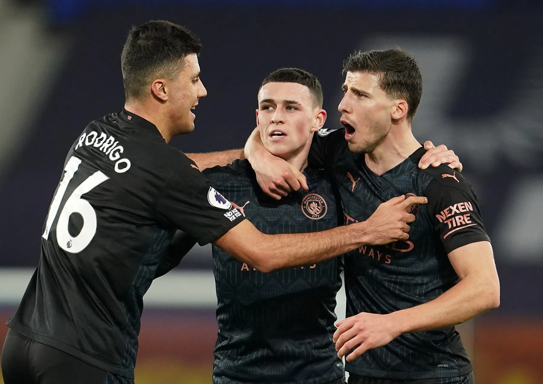 Manchester City schrijft historie en slaat gapend gat met de concurrentie