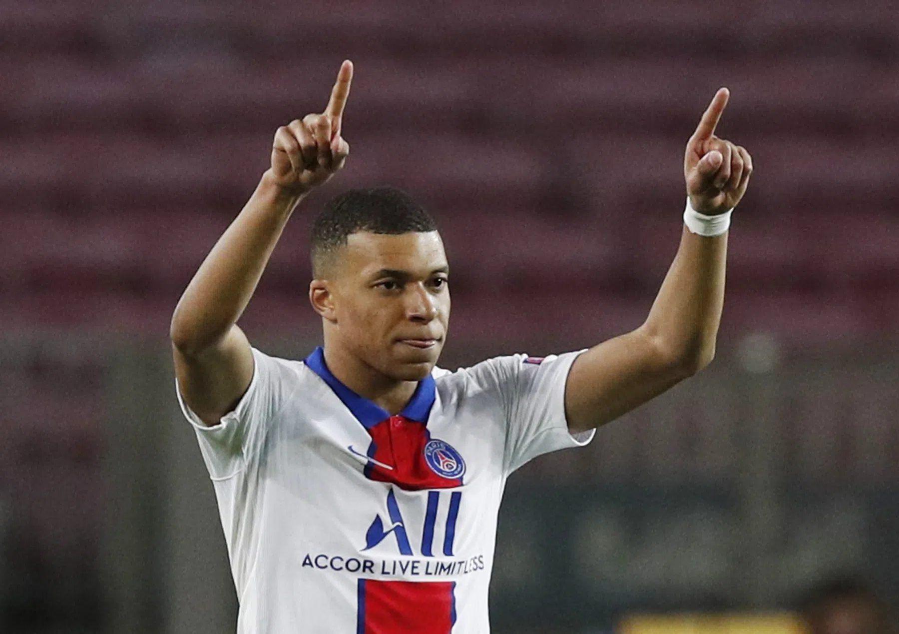 Wervelwind Mbappé op alle voorpagina's: 'Barcelona is 'geMbappéd'