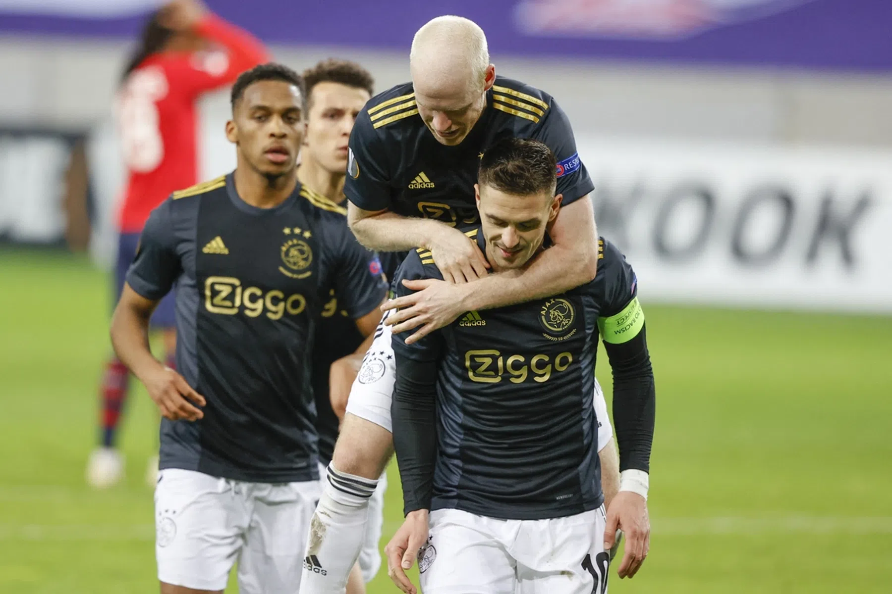 Franse media genieten van 'goddelijk' Ajax: 'Kandidaat voor eindzege EL'