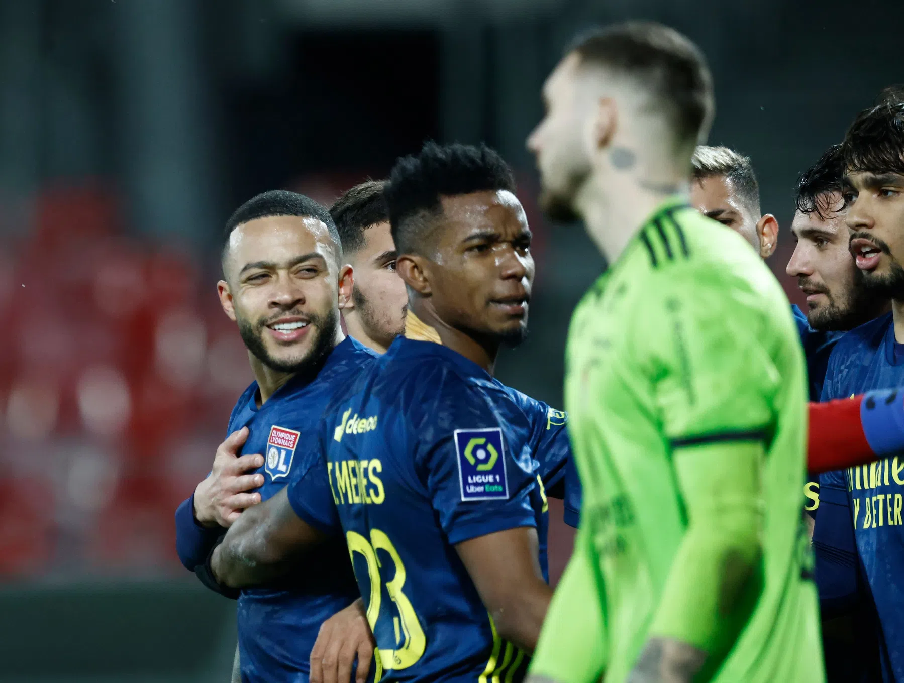 Memphis en vreselijke blunder helpen Lyon weer aan kop