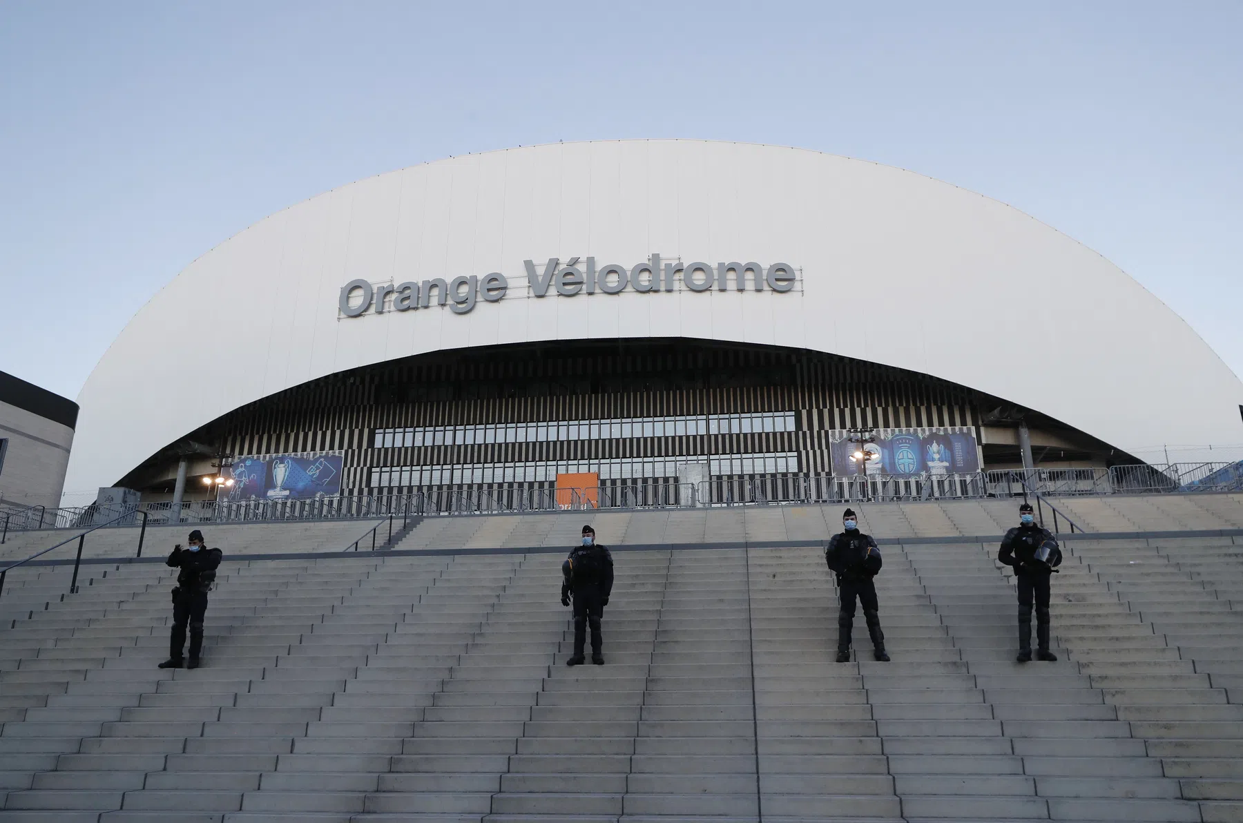 Marseille-rel gaat door na gepeperde uitspraken van burgemeester