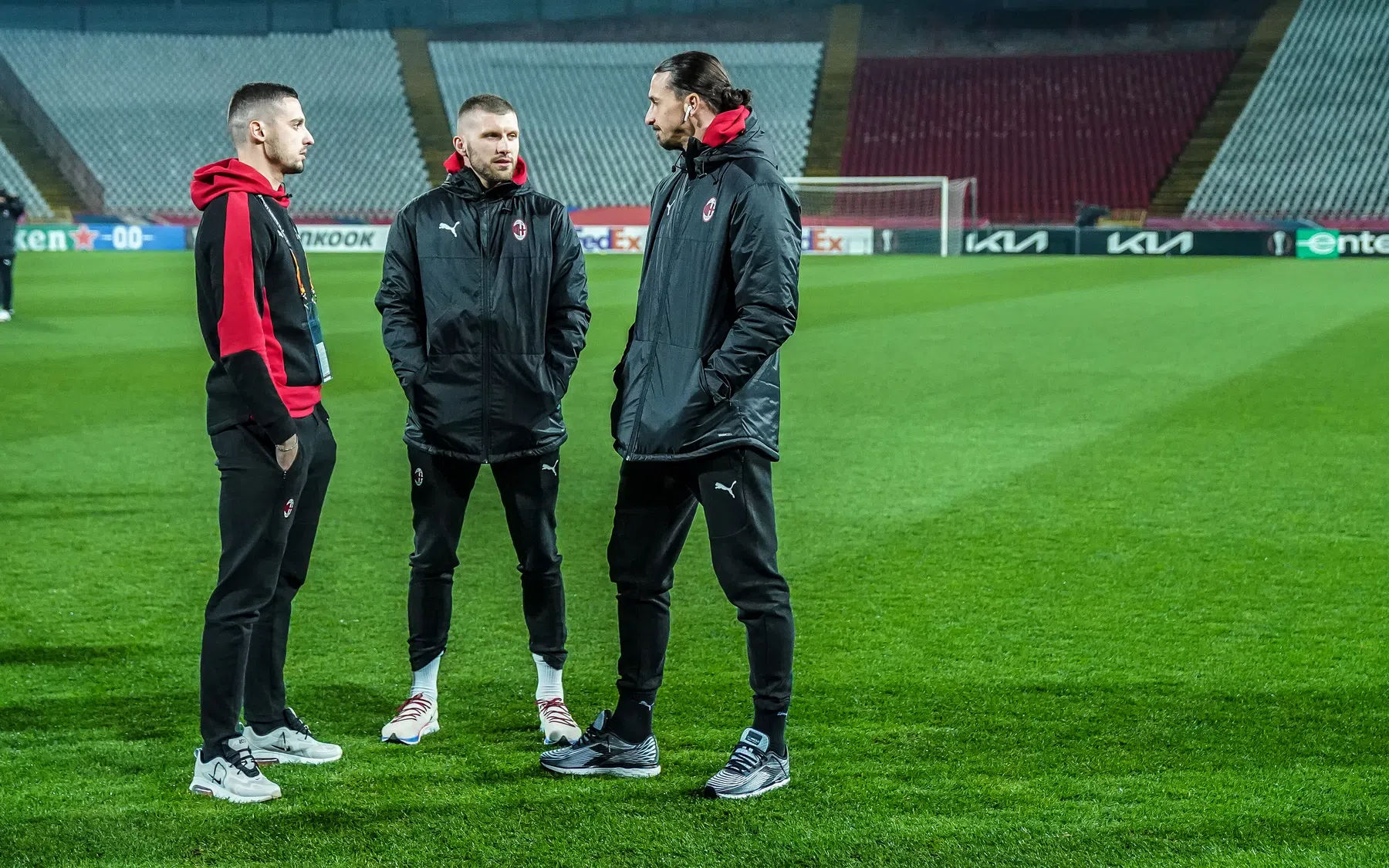 Geen fans, toch discriminatie: Zlatan slachtoffer tijdens Europa League-duel