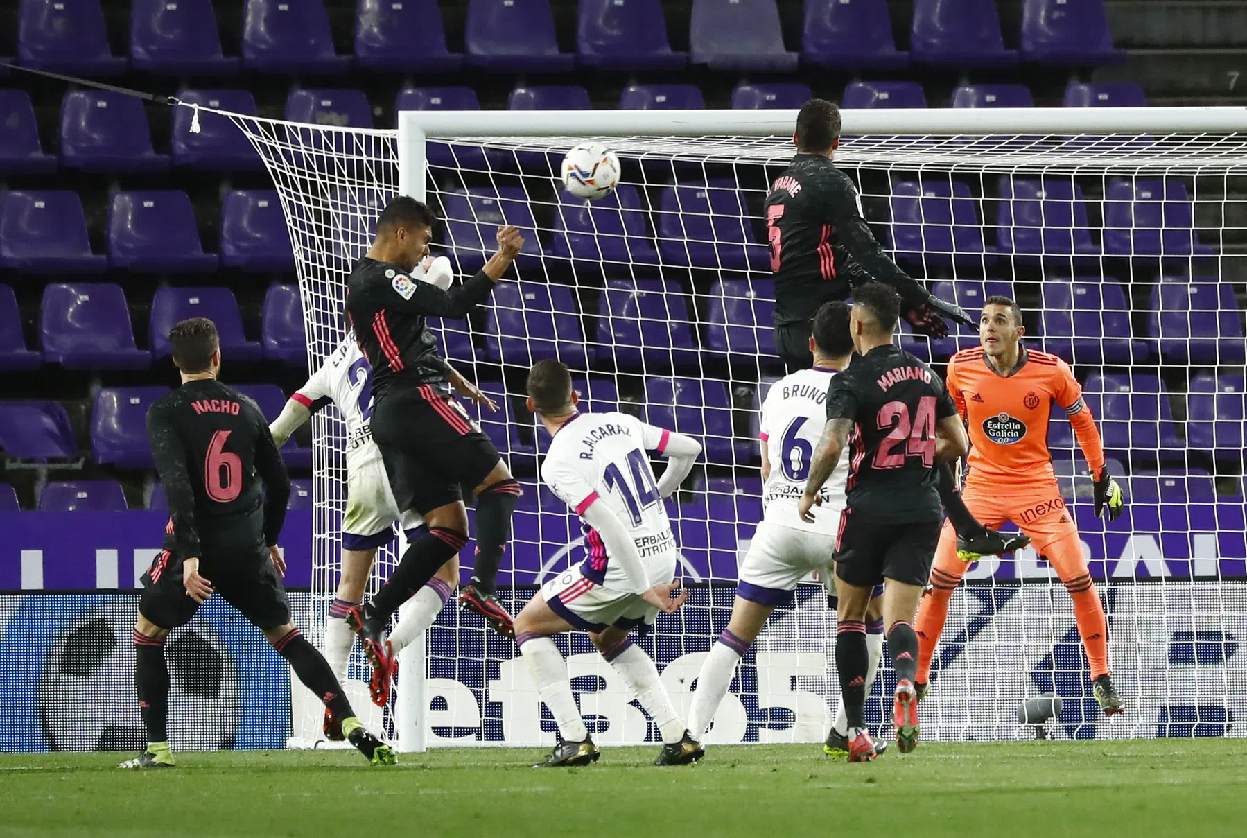 Real hijgt Atlético in de nek dankzij ongekend wapen Casemiro