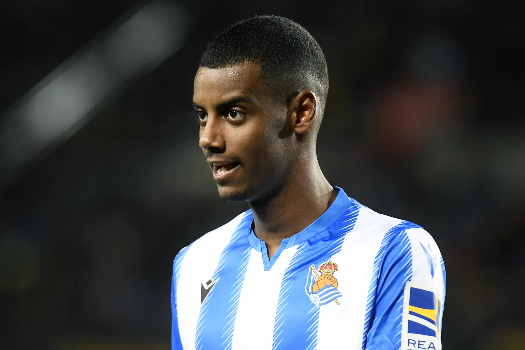 Fenomeen Isak schrijft historie en meldt zich met hattrick in topscorersstrijd