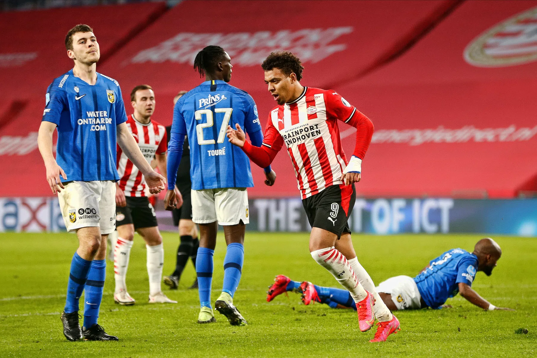 PSV pas na herstelwerkzaamheden van Schmidt langs Vitesse