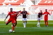 Thumbnail for article: Feyenoord blijft met punt achter na ultiem foutenfestival in Enschede