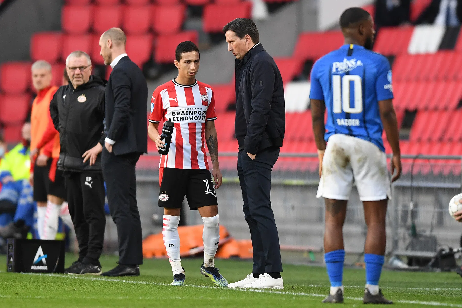 Schmidt verklaart veelbesproken keuzes bij PSV-Vitesse