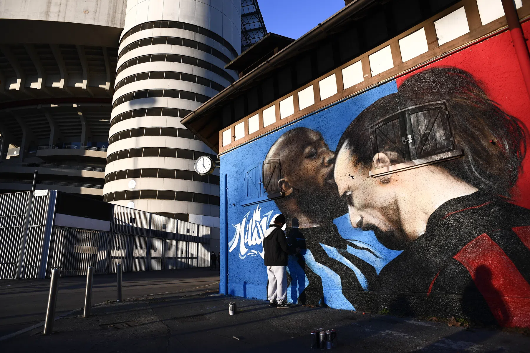 Milan-derby eindelijk weer met glans: koploper tegen de revelatie