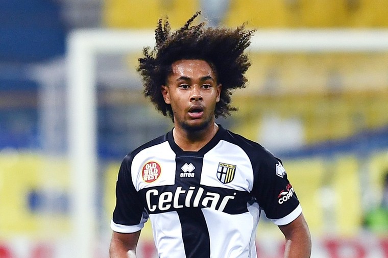 Zirkzee ziet vanaf de bank hoe 'Nederlandse goal' Parma in rouw dompelt