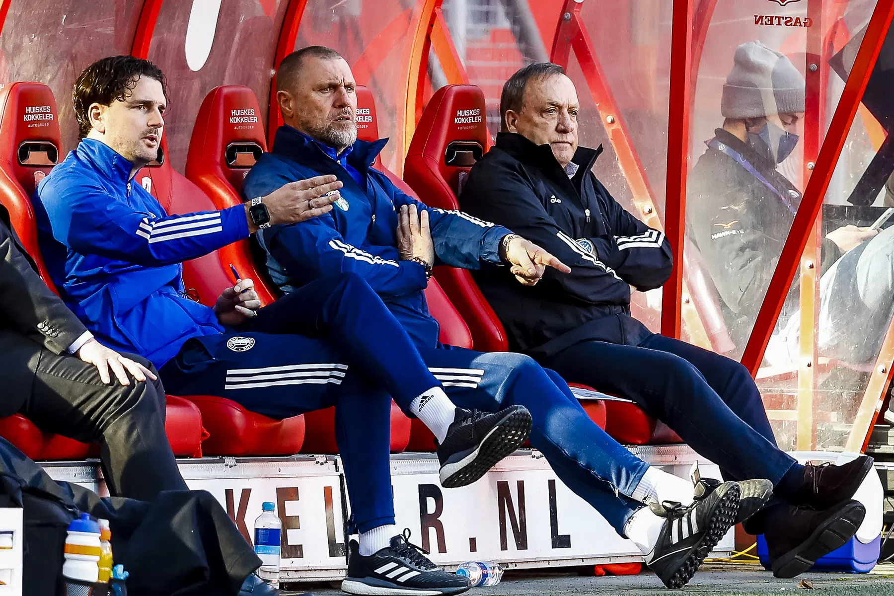 Advocaat heeft vragen voor zijn elftal en gaat gesprek aan
