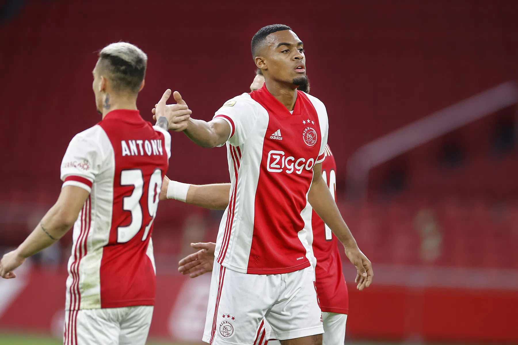 Imponerend Ajax aast op eeuwrecord Feyenoord en PSV