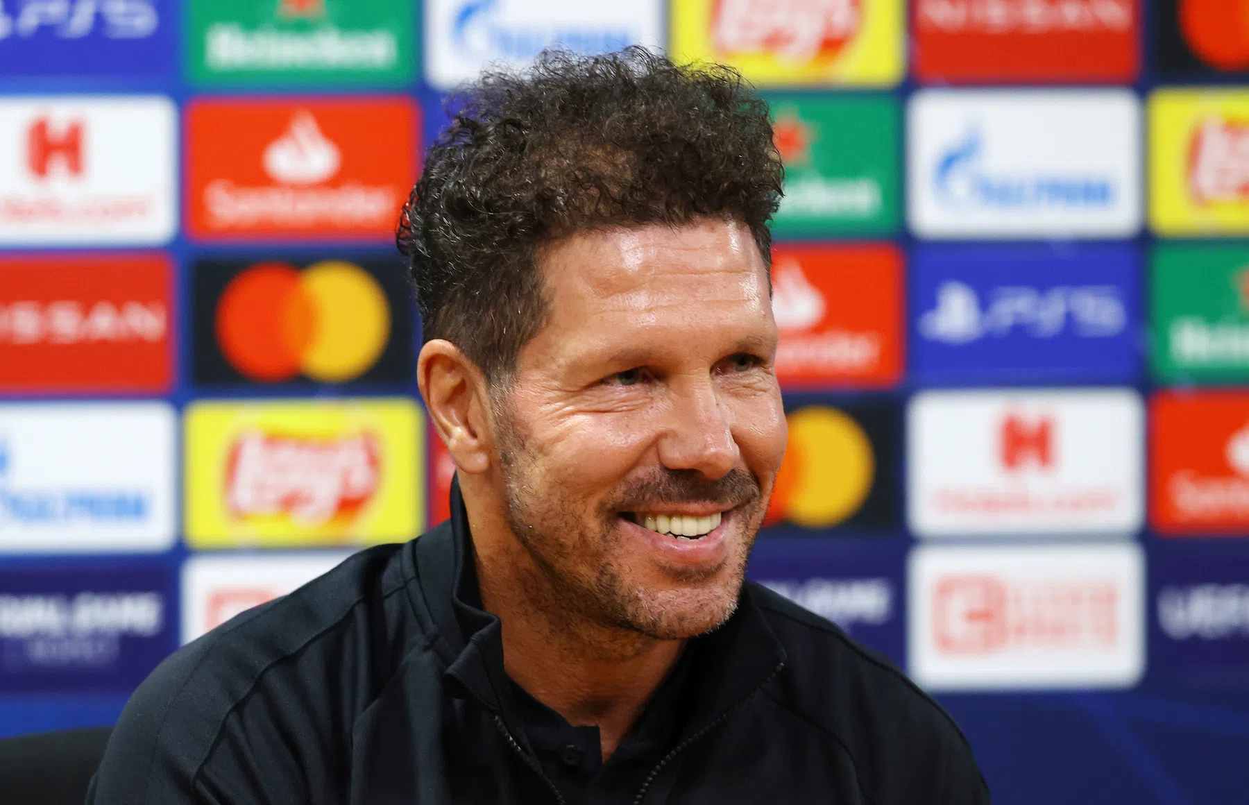 Atlético-trainer Simeone grapt over 'thuiscomplex' Suárez