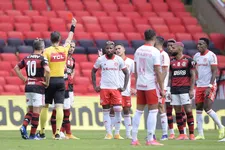 Thumbnail for article: Rodinei krijgt na enorme investering van fan rood in mislukte kampioenswedstrijd