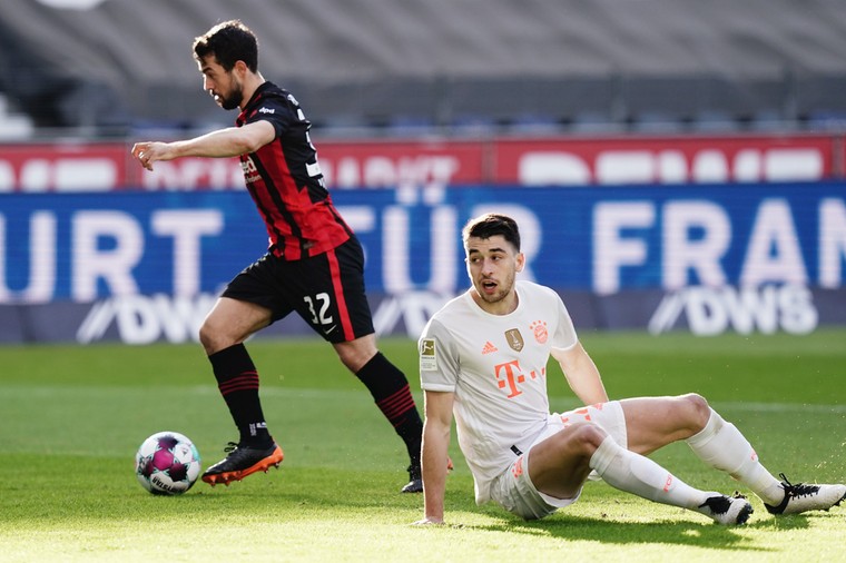 Bayern van slag na winnen WK: Younes vergroot spanning in Bundesliga