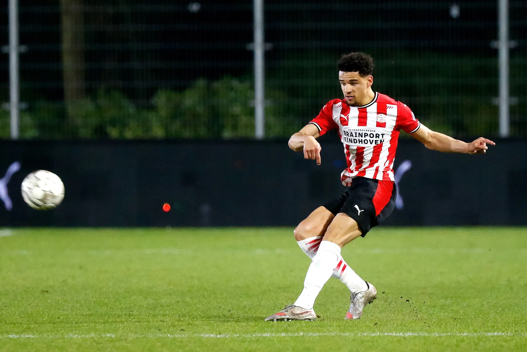 Obispo ziet het na succesvolle rentree misgaan bij Jong PSV
