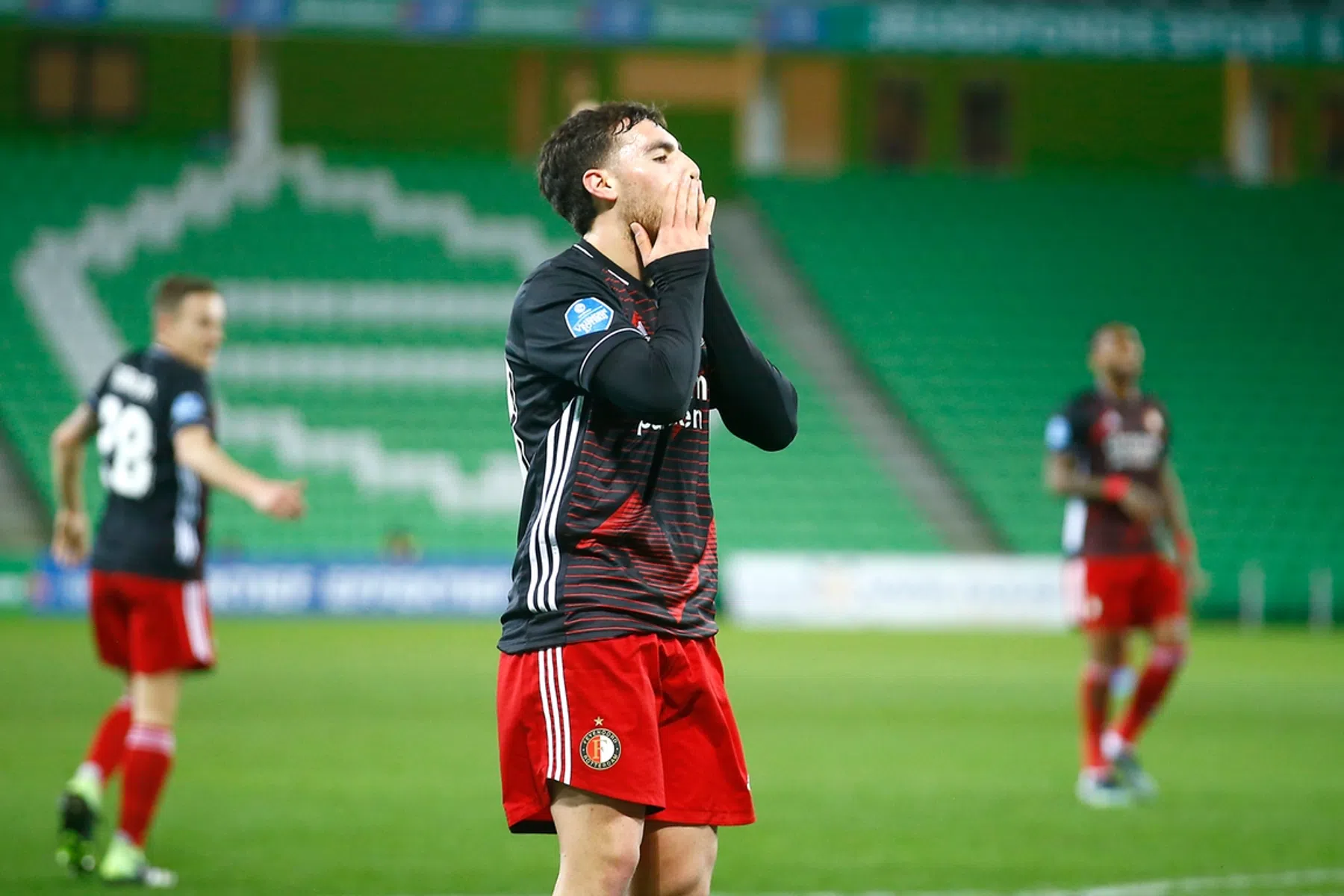 Onfortuinlijk Feyenoord loopt opnieuw averij op in strijd om tweede plek