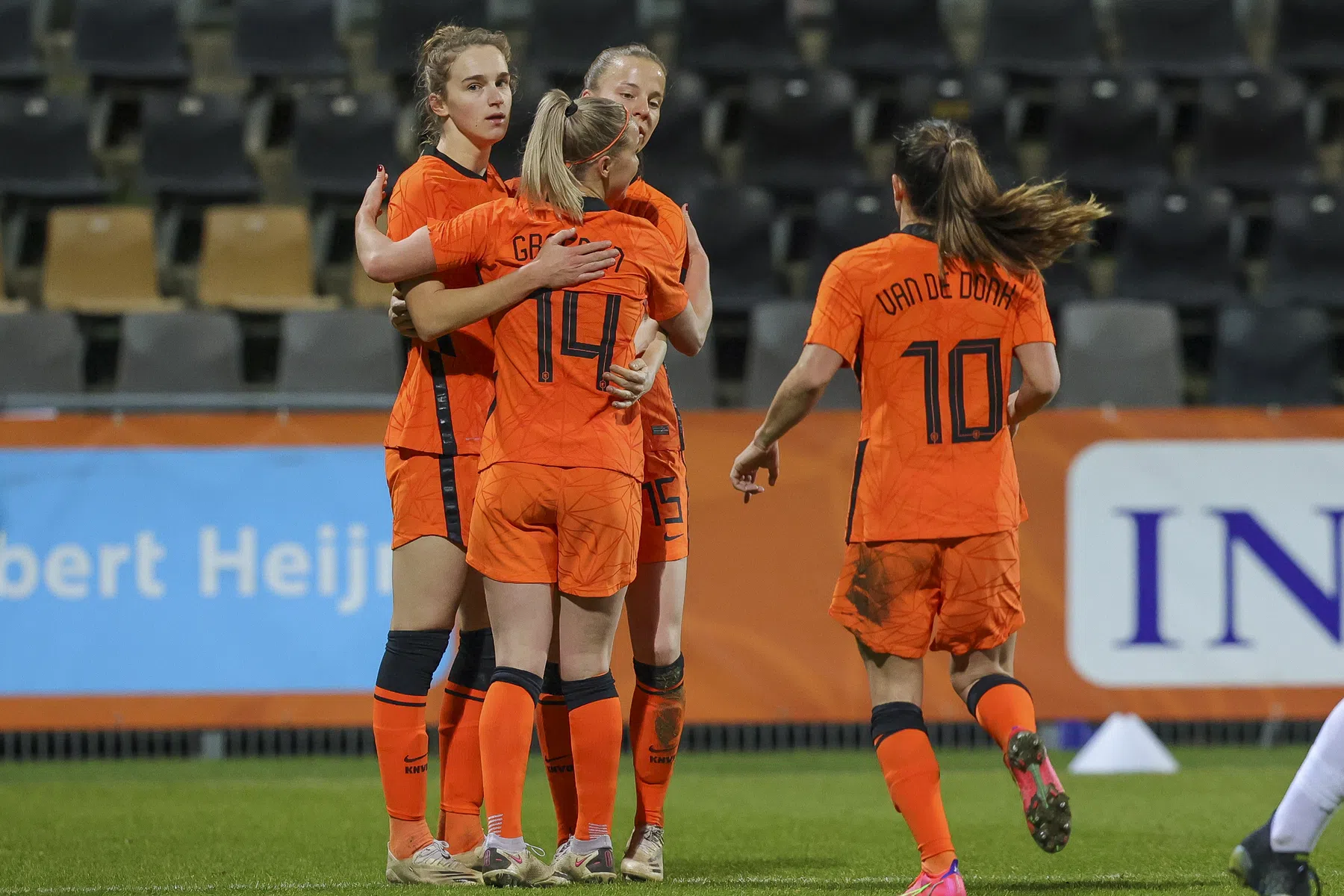 Oranje Leeuwinnen boeken knappe zege op Duitsland