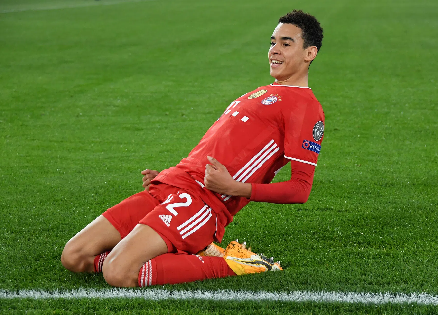 Contract, record en belangrijke keuze: hectische week voor Bayern-juweel  Musiala 