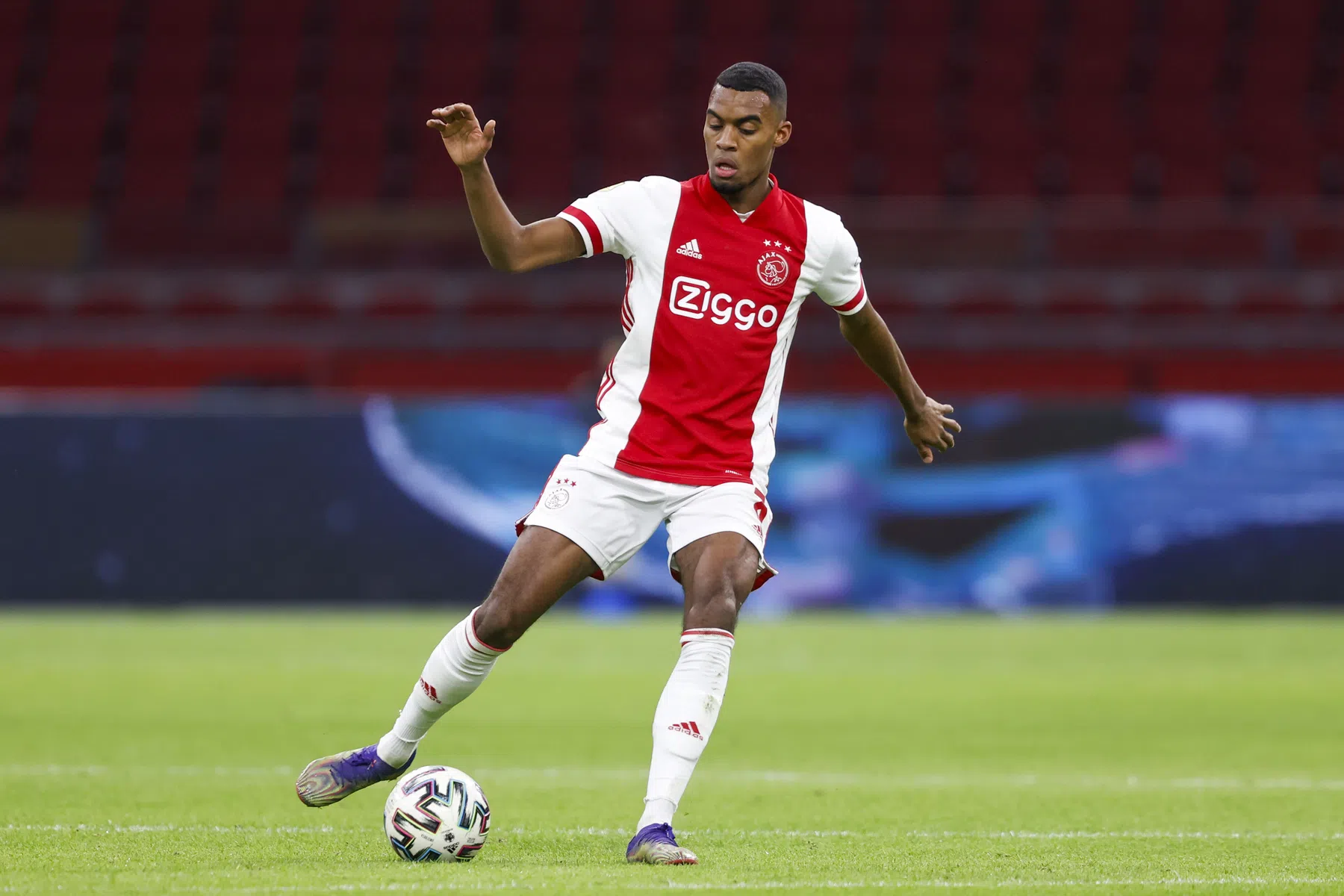 Ten Hag kiest in return tegen Lille voor één nieuw gezicht
