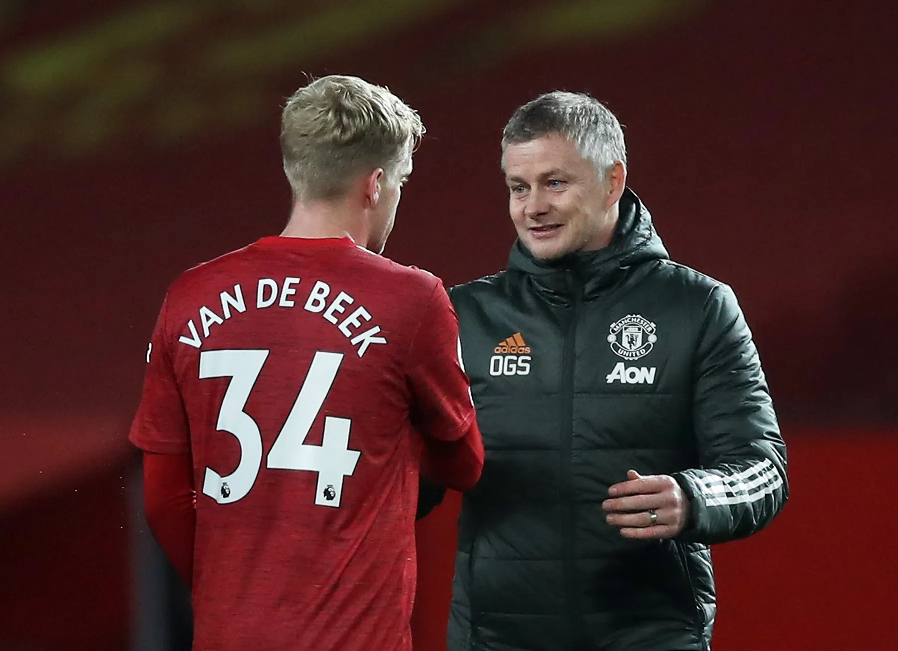 Solskjaer geeft update: Van de Beek mag hopen op clash met Ziyech