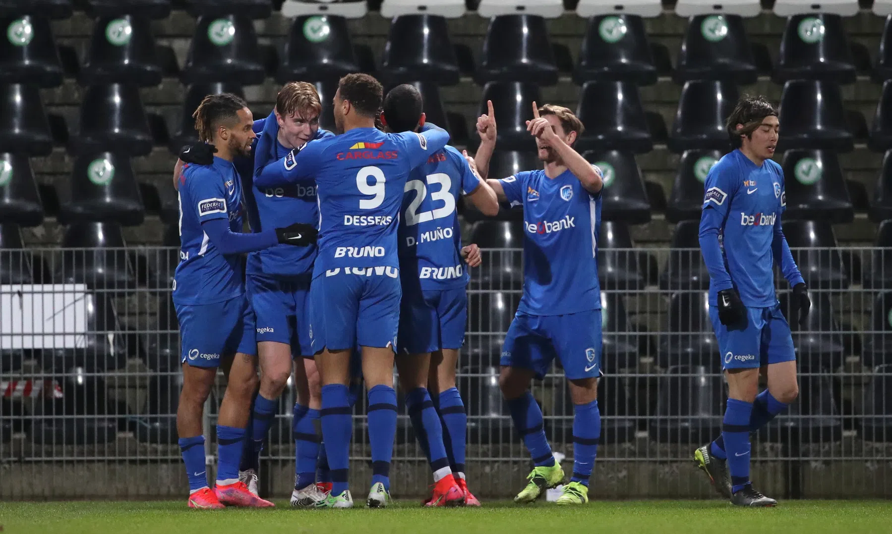 Gifbeker lijkt eindelijk leeg voor Van den Brom na bewogen week