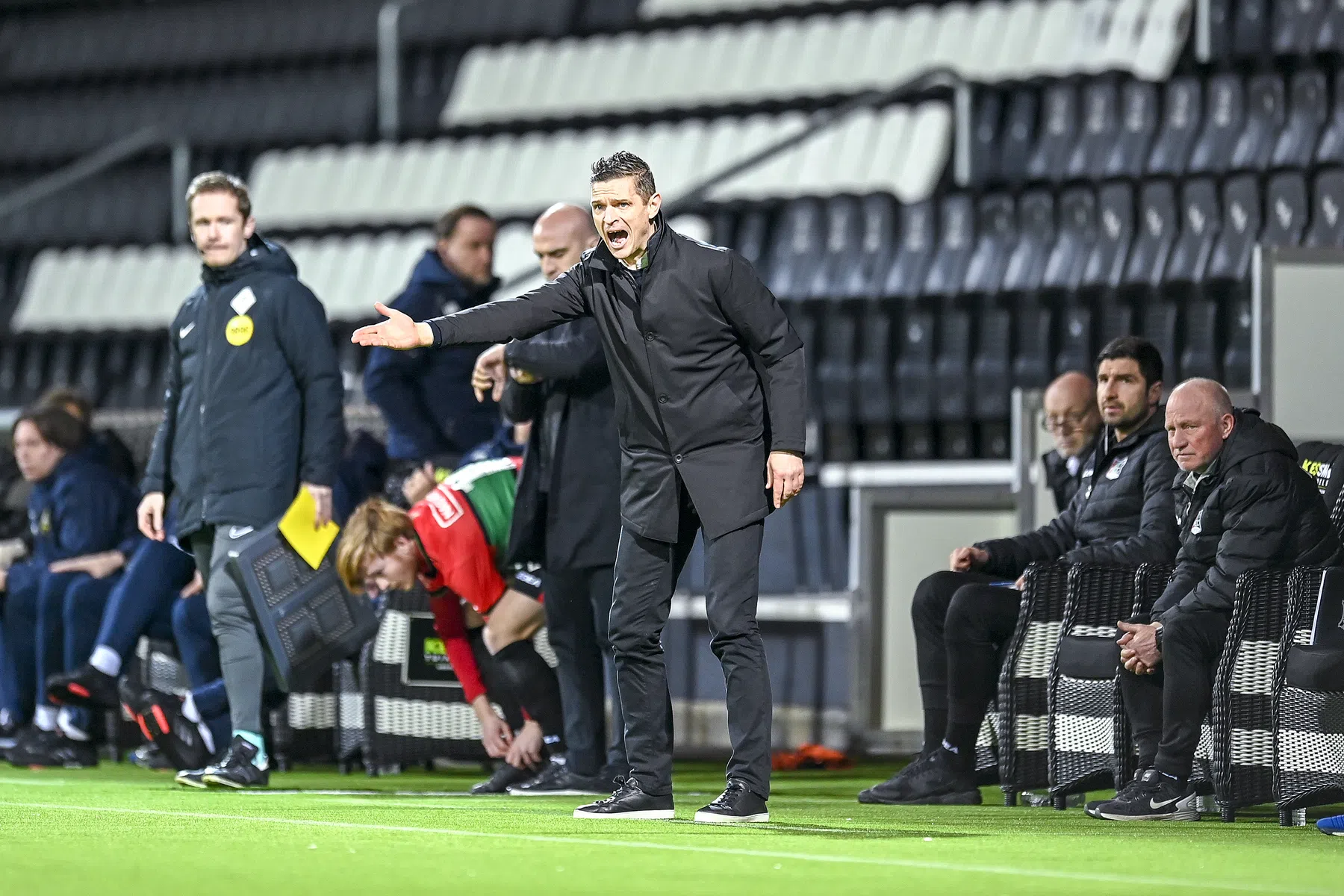 Rogier Meijer maakt bij NEC kennis met het trainersvak: 'Een beetje brutaler mag soms wel' 