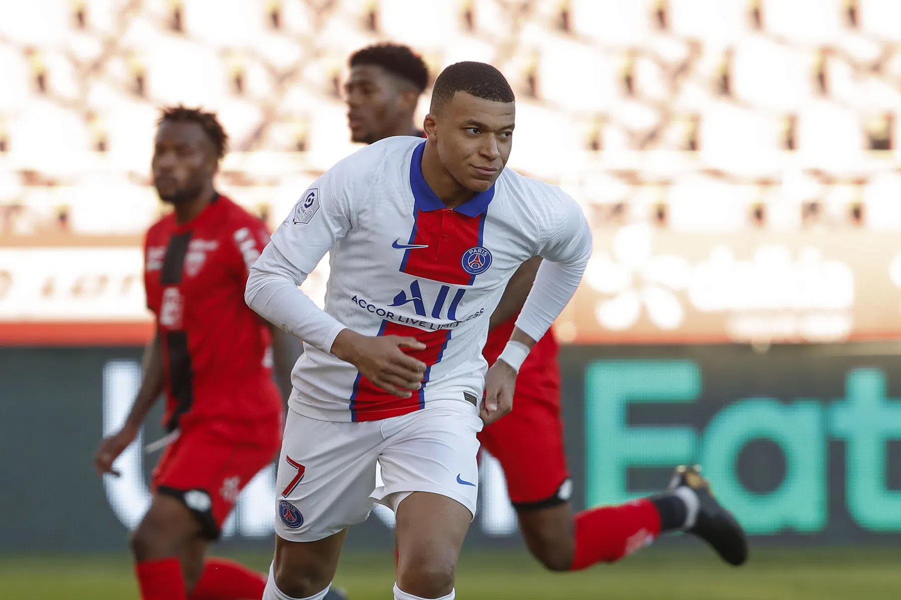 Bijzondere prestatie Mbappé helpt PSG aan eerherstel