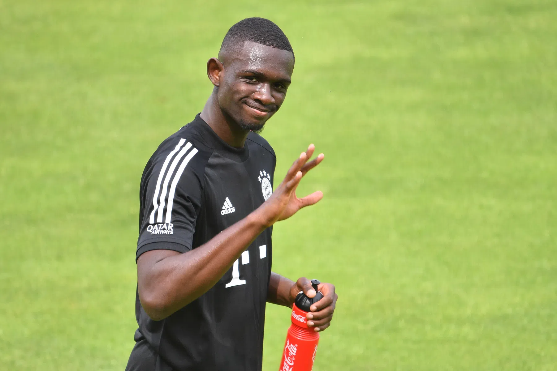 PSG-directeur Leonardo sneert richting naar Bayern vertrokken talent
