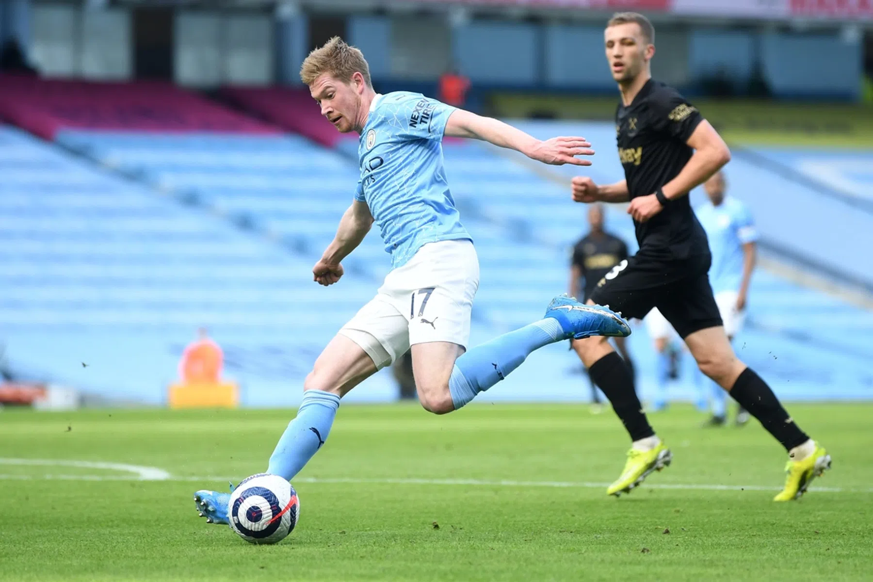 Het vizier van assistkeizer De Bruyne gaat nu op Beckham en Bergkamp